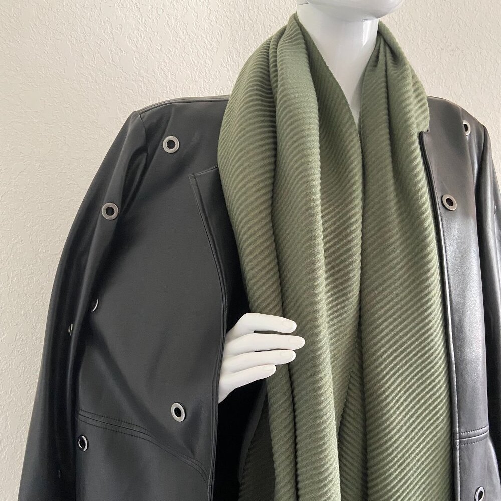 Chic Women's Black Faux Leather Trench Jacket w/Fossil Gray Metal Rings: Size XL - Picture 6 of 11